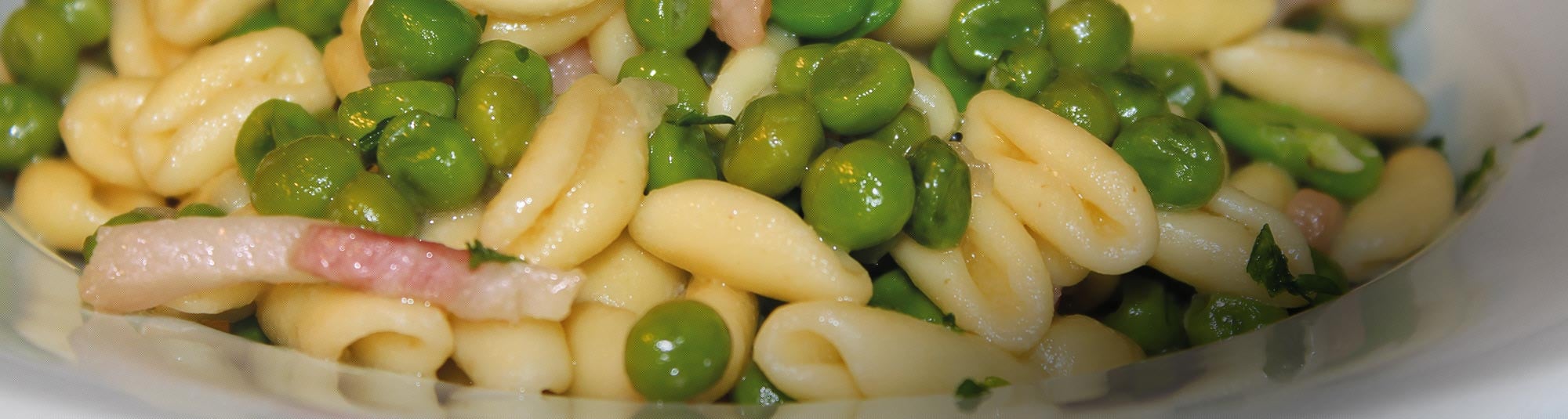 Ricetta di pasta con piselli, guanciale e pecorino
