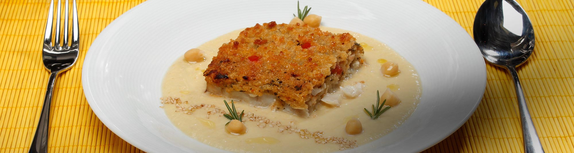 Merluzzo Gratinato al Pomodoro su crema di ceci