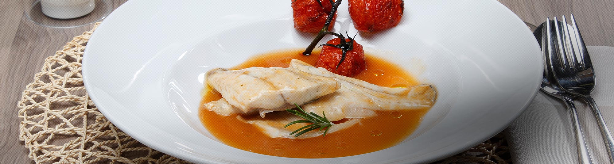 Ricetta filetto di Branzino all'acqua pazza e pomodorini confit