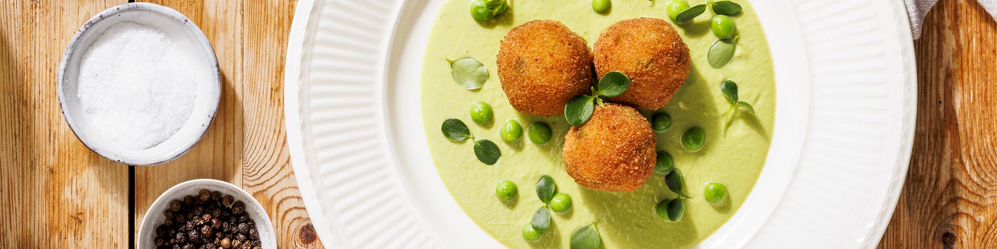 Polpette di pane raffermo con crema di piselli