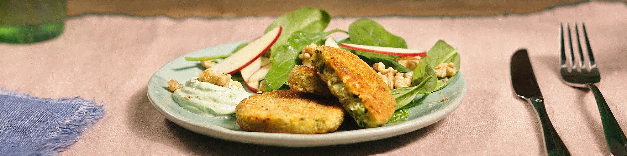 Medaglioni di zucchine con insalata yogurt e menta
