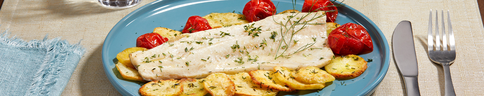 Orata al forno con patate e pomodorini