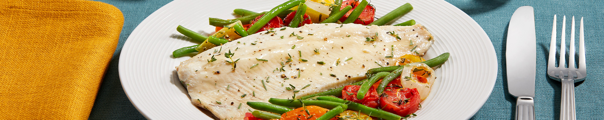 Trota al forno con pomodorini e fagiolini