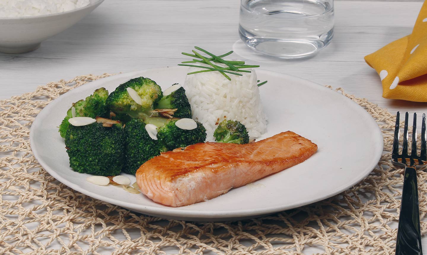 Ricetta Salmone in padella con broccoli alle mandorle - Ricette Findus