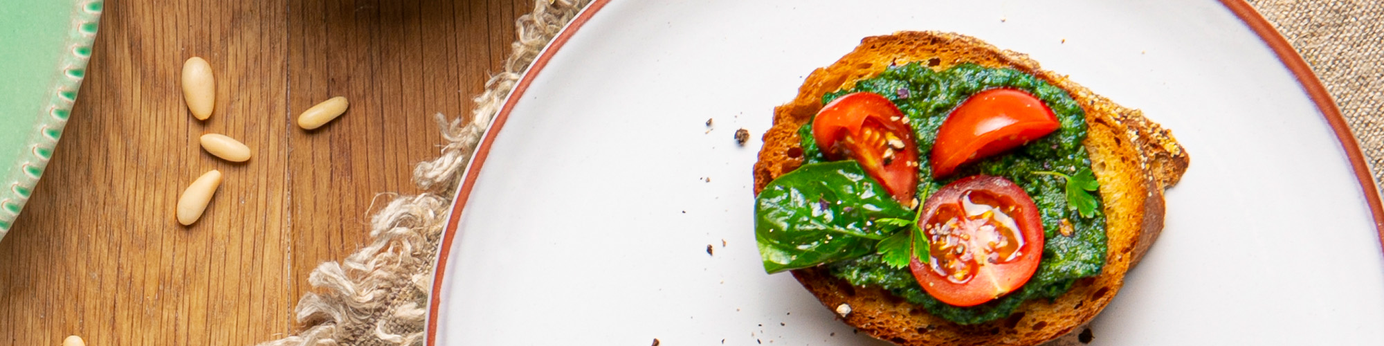Crostini di pane con pesto di Spinaci Primavera