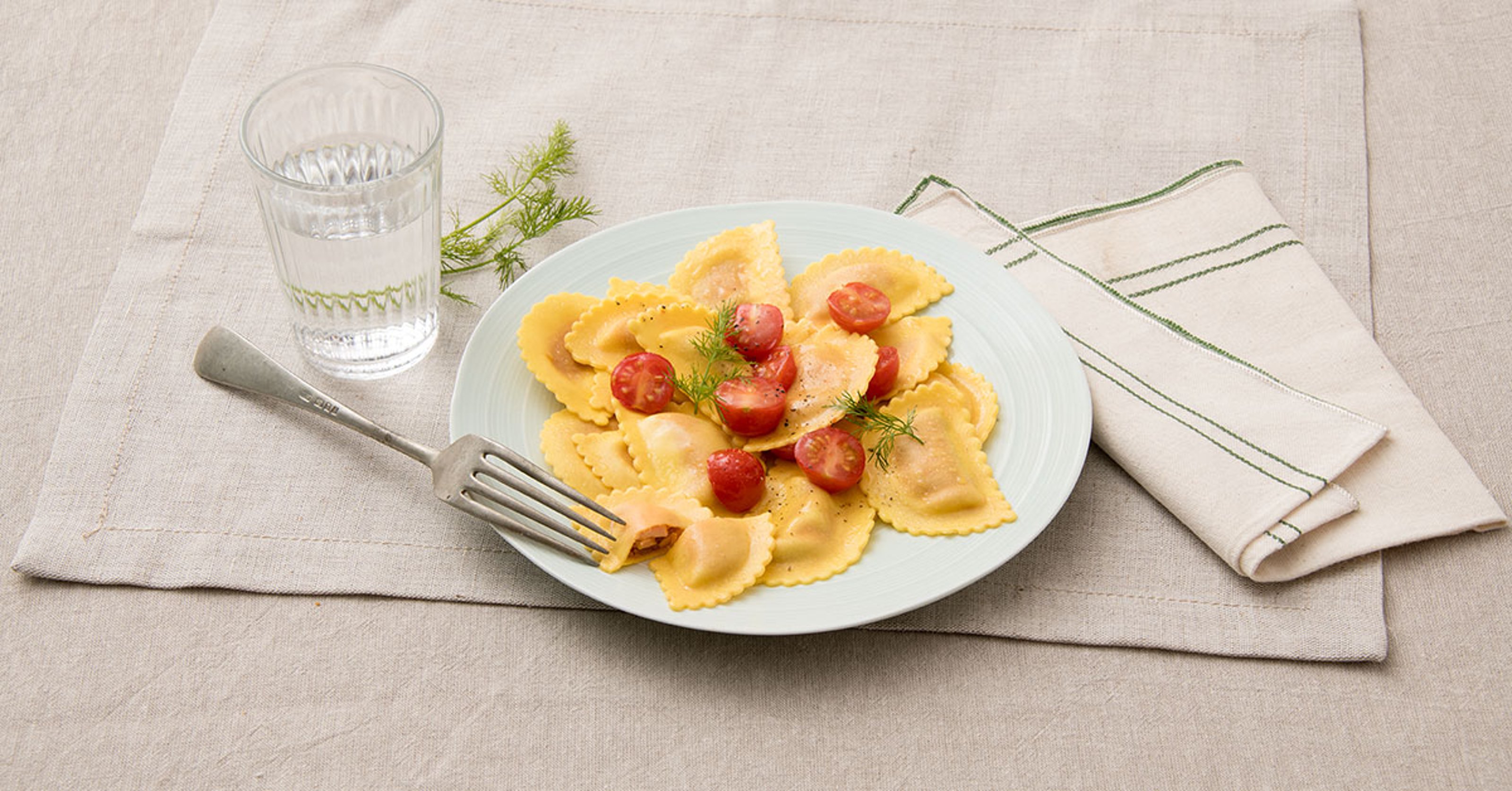 Ravioli-al-salmone-con-pomodorini-1200.jpg