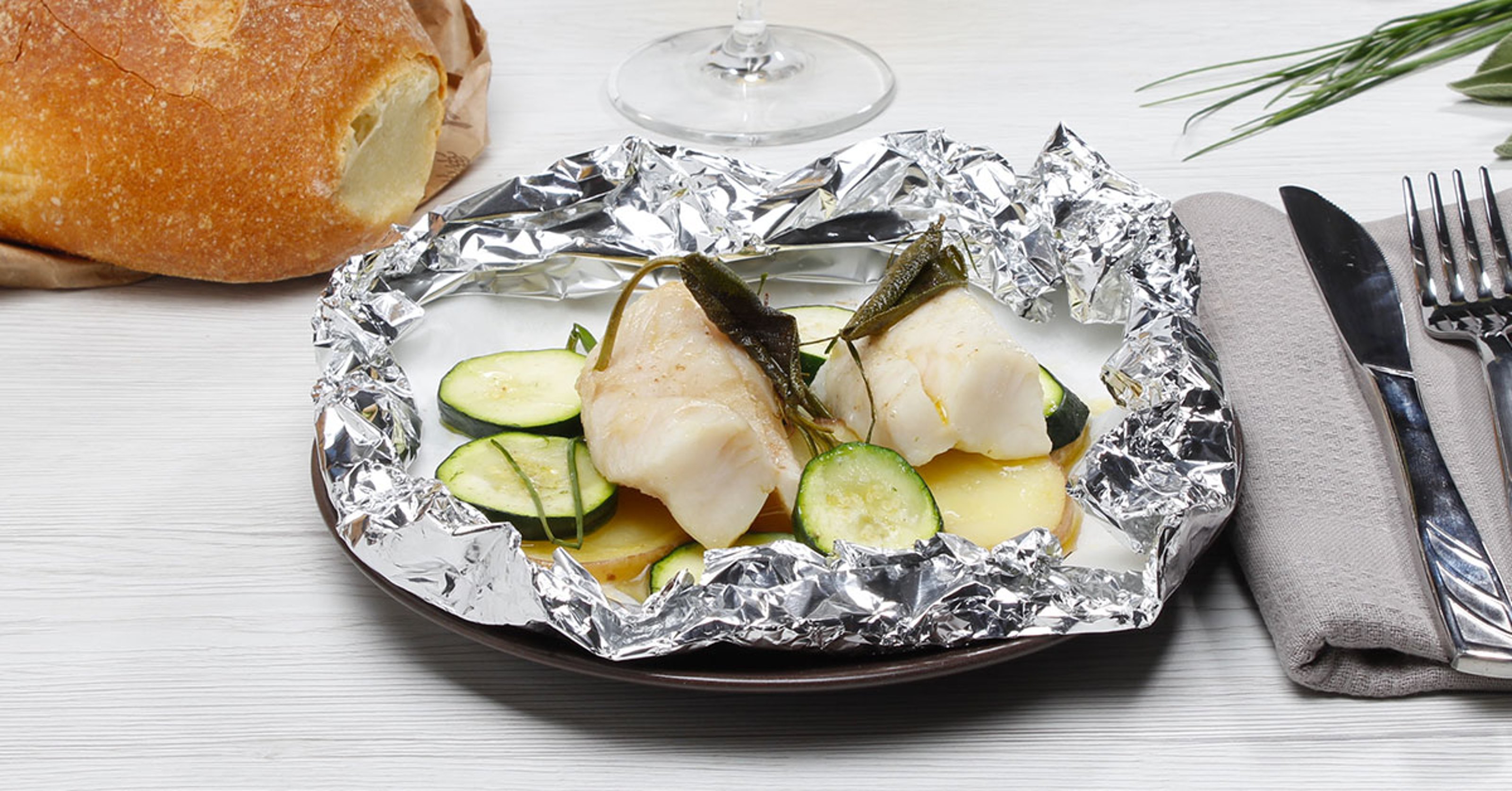 180410_nasello-al-cartoccio-con-zucchine-e-patate.jpg