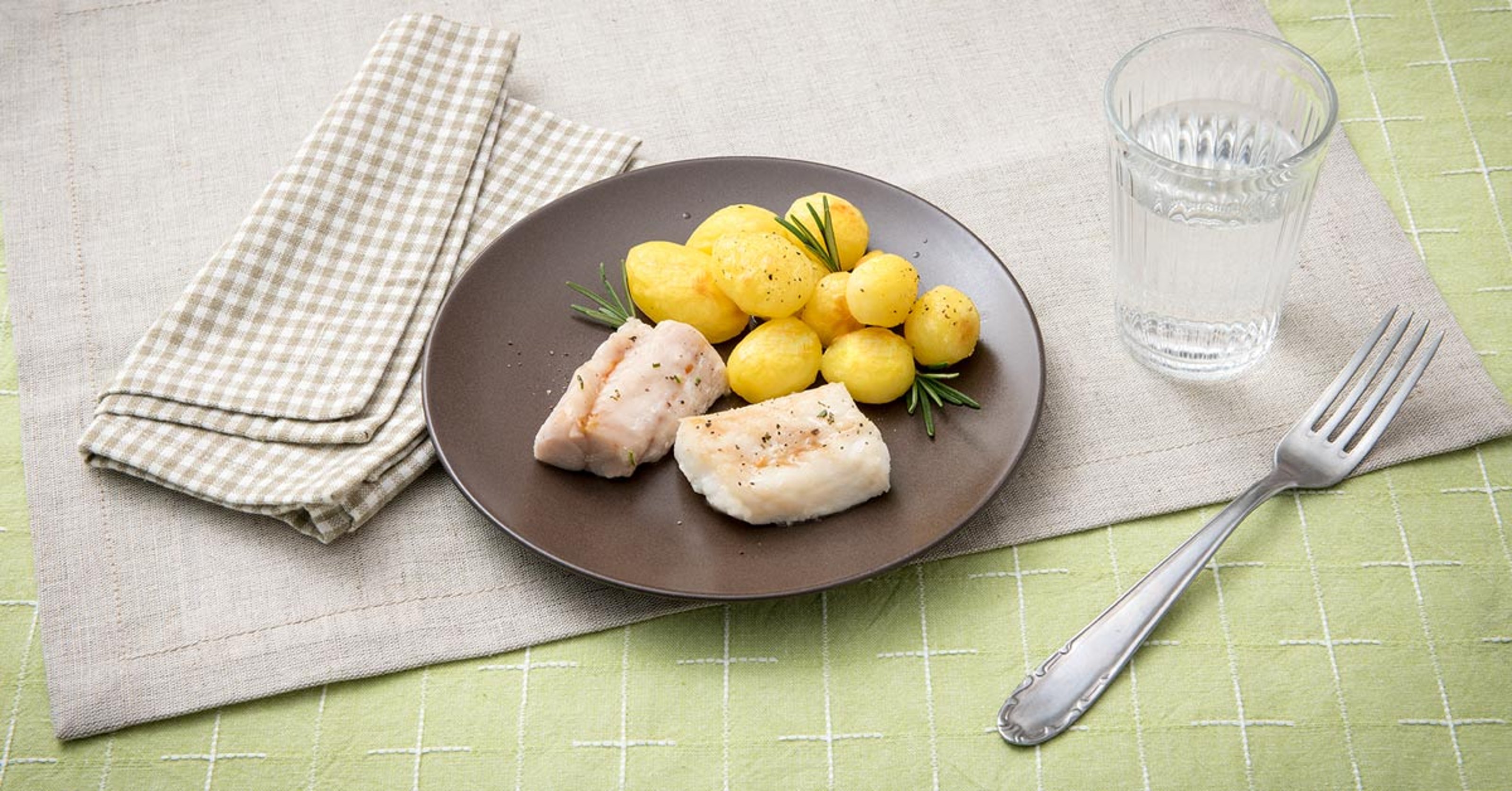 Nasello-al-forno-con-patate-1200.jpg